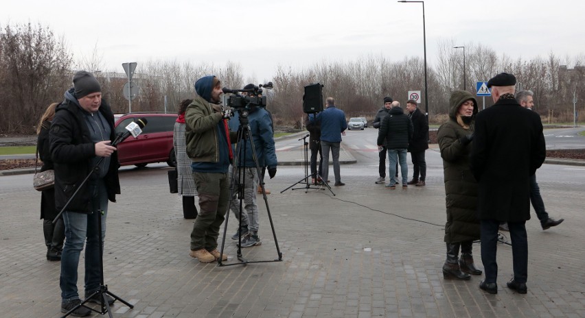 Z pompą i udziałem byłych pracowników otwarto nowe rondo...