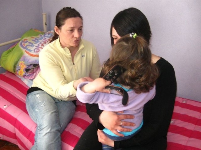 Agnieszka Tuphorn, wolontariuszka z rancza Nadzieja przygarnęła Marię i jej córeczkę Anię.