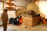 Tradycyjny piec do wypału ceramiki w chacie garncarskiej w Chałupkach po raz pierwszy "zapłonął". Zobacz zdjęcia
