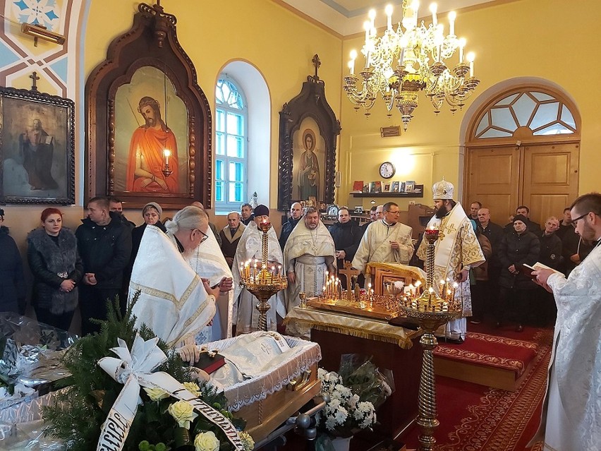 O godz. 19.00 odsłużono panichidę, która zgromadziła...