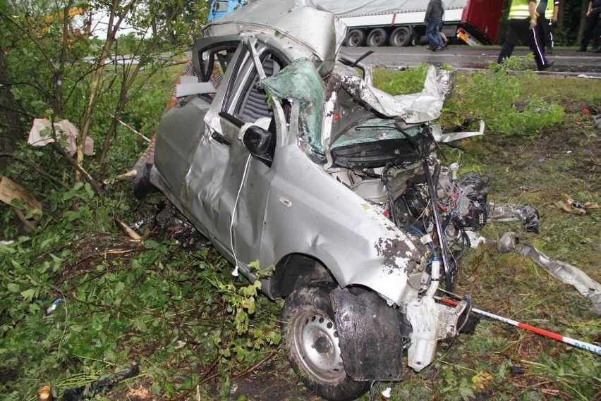 Dokładne przyczyny i okoliczności wypadku ustala policja.