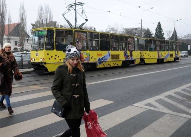 Tramwaje niekursujące z powodu braku prądu to spory kłopot dla pasażerów MZK