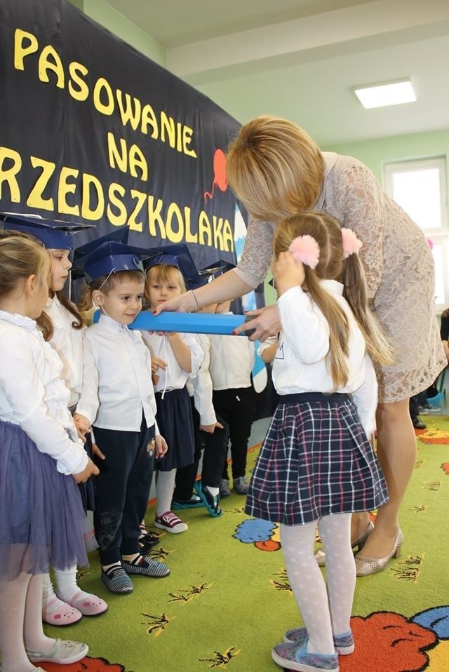 Przedszkolaki ze Smykowa już pasowane. Zobacz zdjęcia