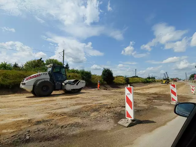 Przebudowa jednej z najważniejszych ulic w mieście może przeciągnąć się do wiosny przyszłego roku