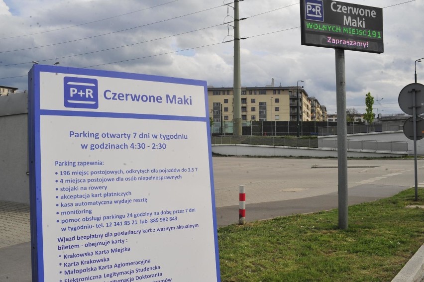 Kraków ma tylko cztery parkingi typu P&R. Zapotrzebowanie...