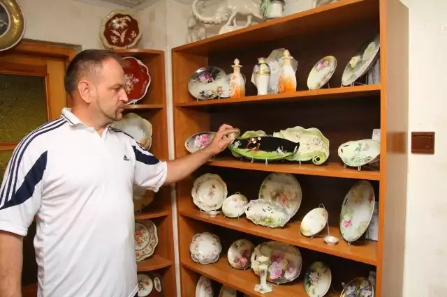 Ryszard Wittke z Tułowic zgromadził dwa tysiące sztuk przepięknej porcelany. To te eksponaty mogłyby trafić do nowego muzeum.