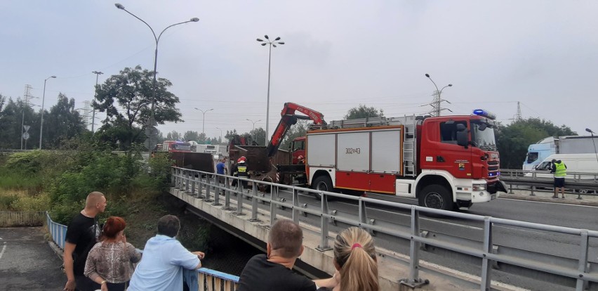 Na trasie Dk86 w Katowicach doszło do wypadku ciężarówki ze...