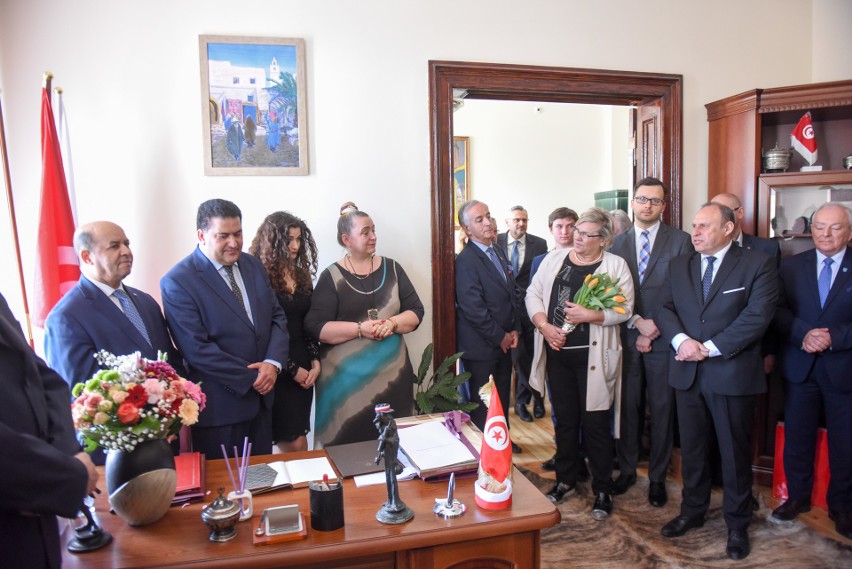 Konsulat Honorowy Tunezji w Toruniu mieści się przy ul....