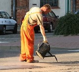 Łaty na jeden dzień. Tak się naprawia drogi w Kamieniu