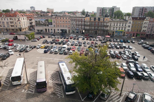 Powstanie podziemnego parkingu, połączona z rozbudową galerii Solaris Center, a także przebudowa placu nad parkingiem to jedna z najbardziej wyczekiwanych inwestycji w tym roku.