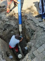 Skażenie wody w gminie Wieliczka. Trwa awaryjna przebudowa odcinka wodociągu w Zabawie