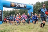 Bison Ultra-Trail 2023. Uczestnicy rywalizują na pięciu wymagających trasach. Zobacz zdjęcia ze startu