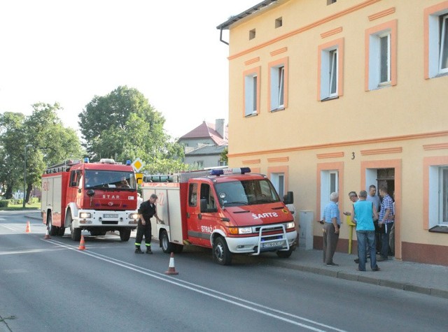 Około godziny 9 strażacy otrzymali wezwanie, iż przy ulicy Lipowej w Pakości pomocy potrzebuje 80-latka.