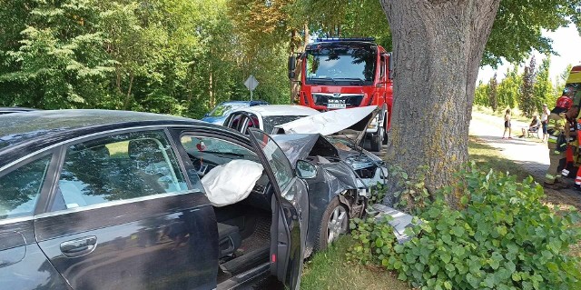 Zderzenie czołowe w Słupsku w pobliżu skrzyżowania al. 3 Maja z ul. Niemena. Do szpitali trafiło siedem osób