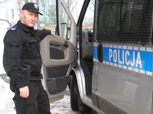 St. sierż. Robert Kamiński od pięciu lat pracuje w patrolach interwencyjnych goleniowskiej policji.