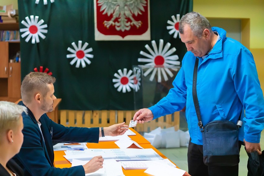 Wybory samorządowe 2018. Sądeczanie głosują w wyborach samorządowych [ZDJĘCIA]