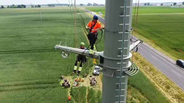 Budowa dwutorowej linii napowietrznej 110 kV w strefie gminy Ujazd.