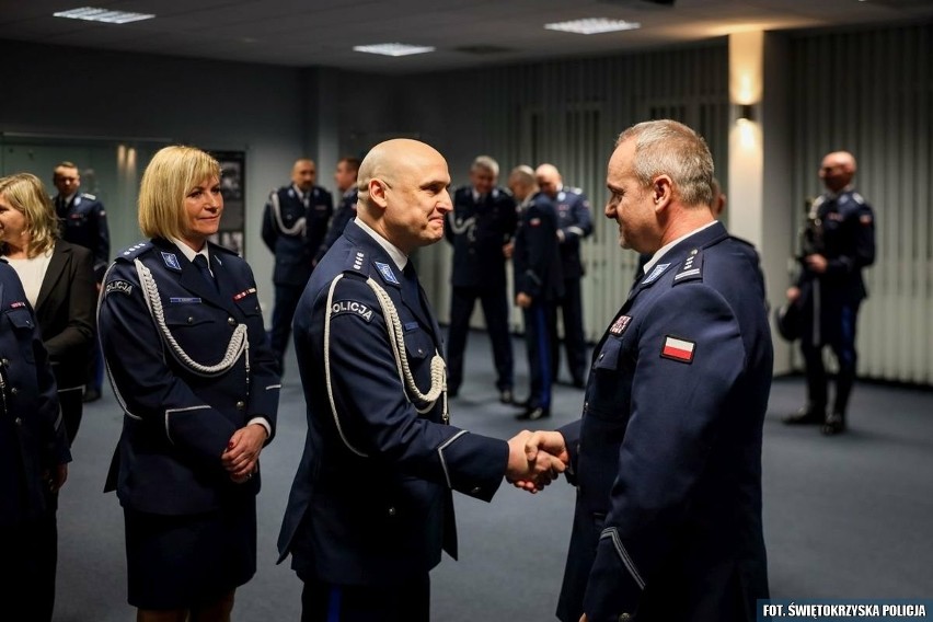 Inspektor Tomasz Jarosz (na zdjęciu z prawej) został nowym...