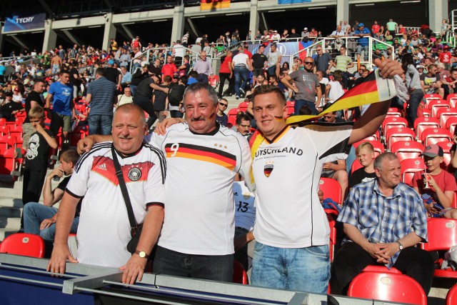 Kibice reprezentacji Niemiec w Tychach na meczu z Czechami.