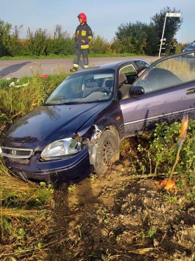 Tragiczny w skutkach był wypadek w Slupie. W wyniku obrażeń odniesionych po zderzeniu z samochodem osobowym zmarła 45-letnia kobieta, która kierowała motorowerem