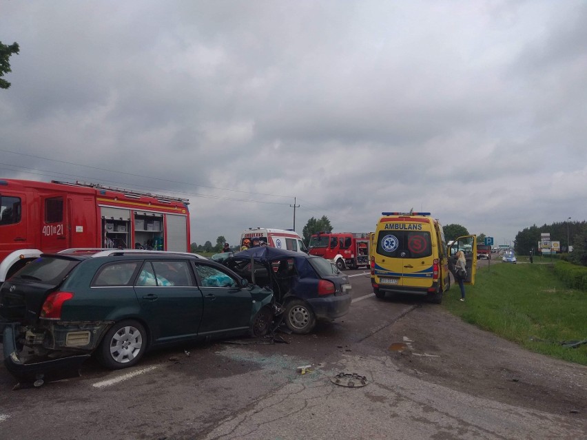 Wypadek na DK8. Przed Augustowem zderzyły się trzy samochody. Cztery osoby ranne [ZDJĘCIA]