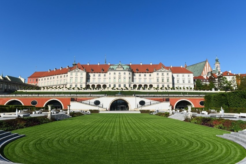 Ogrody Dolne Zamku Królewskiego w Warszawie znów piękne dzięki firmie ze Starego Sącza