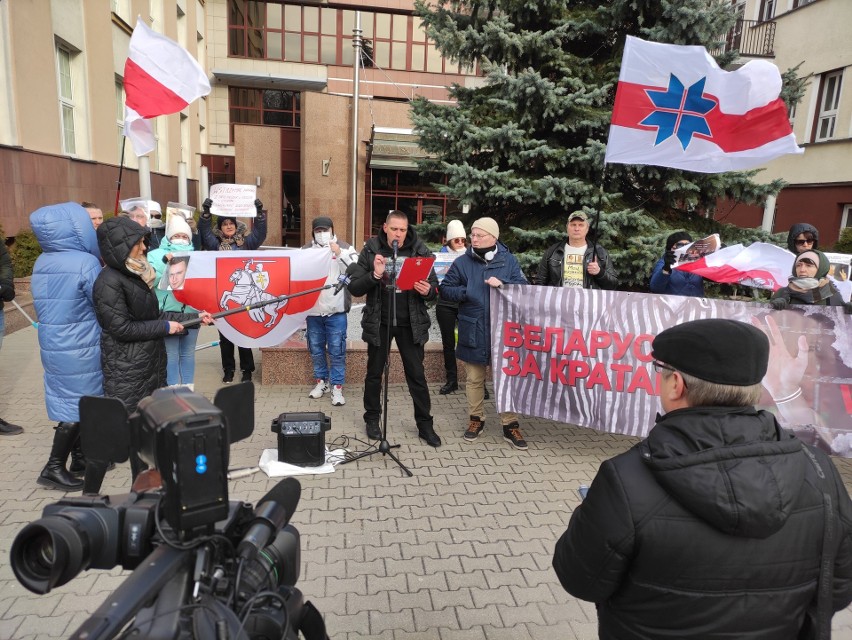 Manifestacja przed Podlaskim Urzędem Wojewódzkim przeciwko...