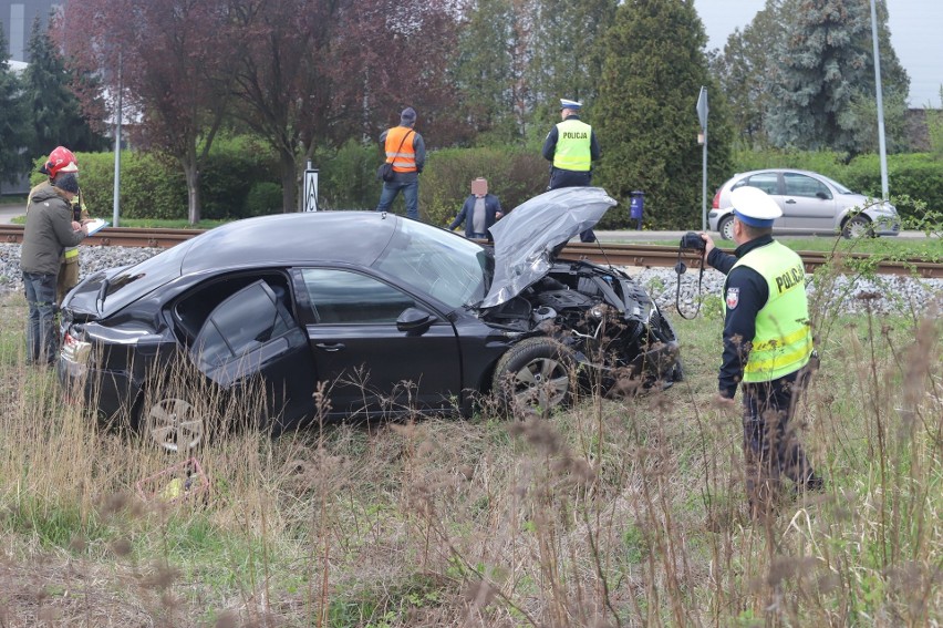 Wypadek w Bielanach Wrocławskich. Samochód osobowy wjechał...