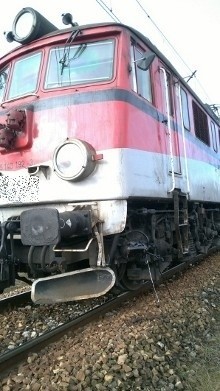 Dramat na przejeździe kolejowym w gminie Gnojno. Audi kontra 41 wagonów [ZDJĘCIA]