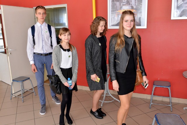 Jakub, Kinga, Anna i Agnieszka z Gimnazjum numer 23 w Kielcach zadowoleni opuszczali salę po napisaniu egzaminu.