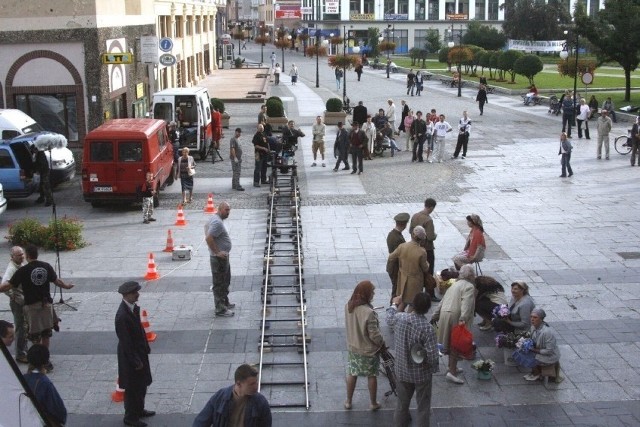 Dlaczego Legnica była nazywana Małą Moskwą? Bo to tu znajdował się największy radziecki garnizon wojskowy. Film to przepiękna historia o miłości i trudnych czasach polski powojennej