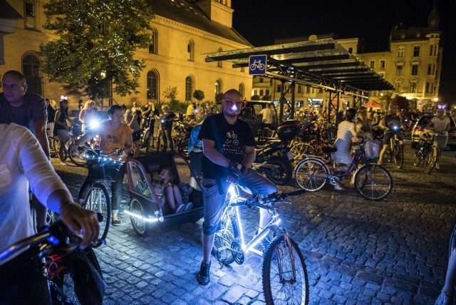 Świetlne roweryŚwietlna rowerowa masa krytyczna odbyła się w ramach festiwalu Bella Skyway Festival 2016