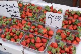 Ceny na bazarach w Kielcach w piątek, 21 maja. Mocno tanieją truskawki! Po ile najpopularniejsze warzywa i owoce? [ZDJĘCIA]