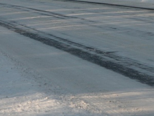 Drogi w Międzyrzeczu i Skwierzynie pokryte są śniegiem i błotem. Podobnie jest w całym regionie. Dlatego policjanci apelują do kierowców o ostrożna jazdę.