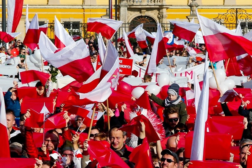 Radosna Parada Niepodległości przeszła przez Wrocław [ZDJĘCIA]