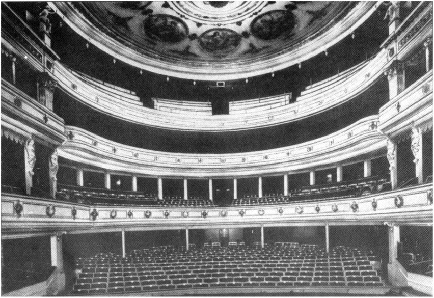 Widownia teatru miejskiego. Teatr działał od 1849 roku do II...