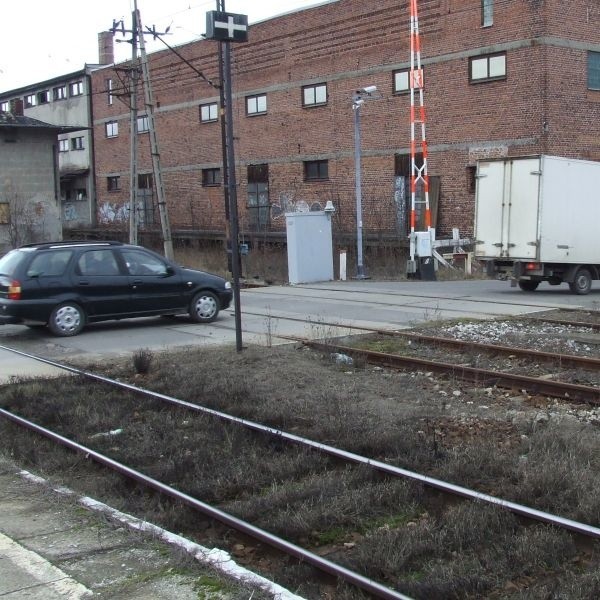 Przejazd kolejowy na ulicy Kordeckiego to przekleństwo rudnickich kierowców.