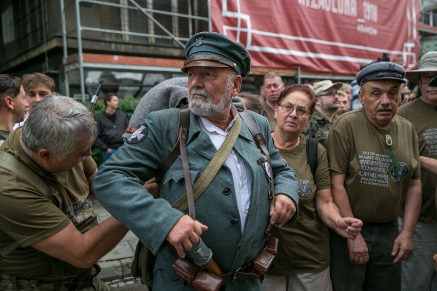 Kraków. Wymarsz Kadrówki, nowe odznaczenie państwowe i...