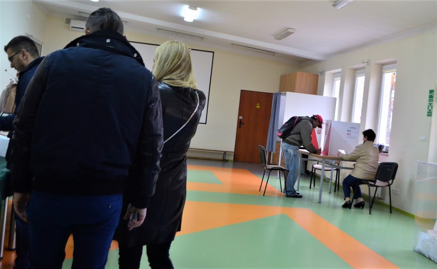 W Mielcu trwa druga tura wyborów na prezydenta miasta....