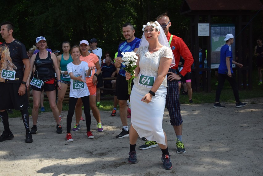 Jedni uczcili rocznicę ślubu w Bogdańcu, inni cudem dobiegli. 5-kilometrowa trasa dała się we znaki