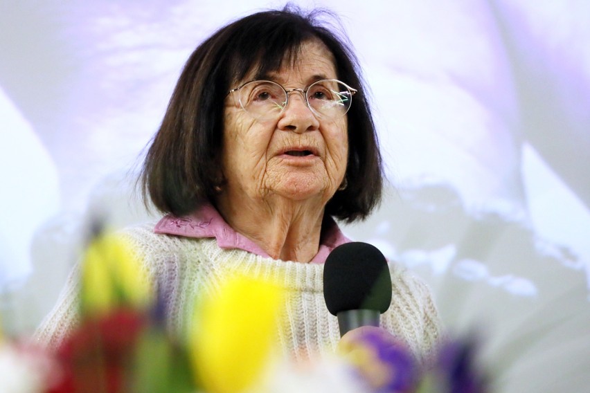Cudem przetrwała Zagładę. Dzisiaj ma 94 lata i wróciła na Majdanek. "Usłyszałam: jej już nie ma. Teraz ja jestem twoją mamą"