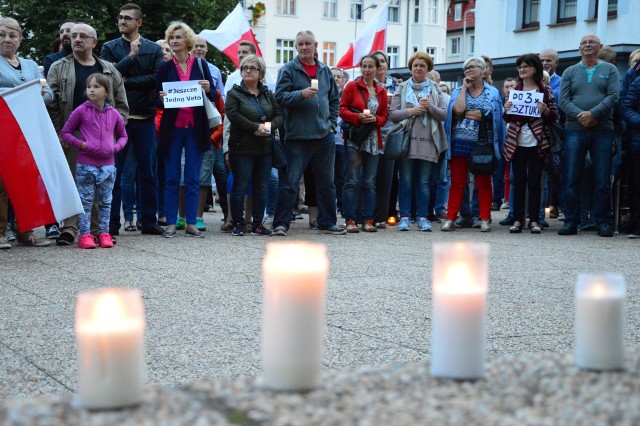 Andrzej Duda zawetował ustawy, lecz to nie jest koniec protestów, nadal odbywają się one w całej Polsce, również w Koszalinie. O godzinie 21 przed sądem okręgowym w Koszalinie odbył się protest. 