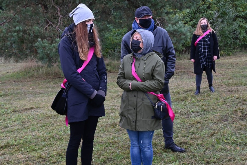 Pożegnaliśmy Olgę Karolinę Braziewicz-Kumor. Wiele osób na pogrzebie w Wiosce Indiańskiej w Zaborzu. Wzruszające słowa... [ZDJĘCIA, WIDEO]