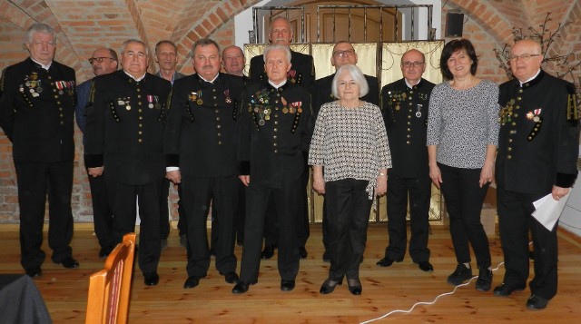 Nowy zarząd Oddziału Stowarzyszenia Inżynierów i Techników Górnictwa w Tarnobrzegu. W pierwszym rzędzie na środku prezes Henryk Galek