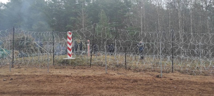 Kryzys na granicy polsko-białoruskiej. W niedzielę może dojść do masowej próby sforsowania granicy - informują polskie służby [ZDJĘCIA]