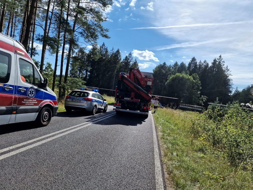 Zderzenie samochodu osobowego z wąskotorówką w Rosnowie [ZDJĘCIA]