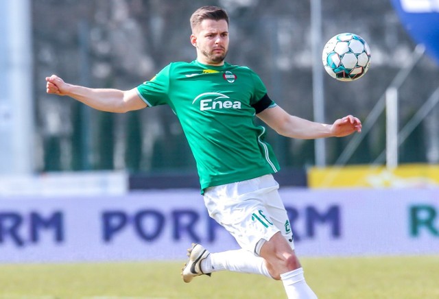 Dwaj futboliści Radomiaka Radom, Mateusz Cichocki, środkowy obrońca i Meik Karwot, defensywny pomocnik - znaleźli się w najlepszej jedenastce 31 kolejki Fortuna 1 Liga za mecz z GKS w Bełchatowie według tygodnika Piłka Nożna.Radomiak wygrał 1:0, po golu Meika Karwota. UzasadnienieMateusz Cichocki - poza jednym błędem rozegrał świetny mecz w Bełchatowie.Meik Karwot - zieloni grali w dziesięciu, więc środkowy pomocnik musiał walczyć za dwóch. Ponadto zanotował bezcenne trafienie.W 32 kolejce Fortuna 1 Liga, Radomiak zagra w sobotę na stadionie przy ulicy Narutowicza 9 z Resovią Rzeszów. Początek tego meczu o godzinie 19.10.ZOBACZ ZDJĘCIA>>>