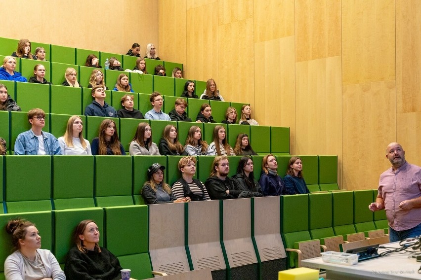 Uniwersytet w Białymstoku podsumowuje pierwsze miesiące akcji „Studiuj z UwB”. W wykładach i warsztatach wzięło udział około 650 uczniów
