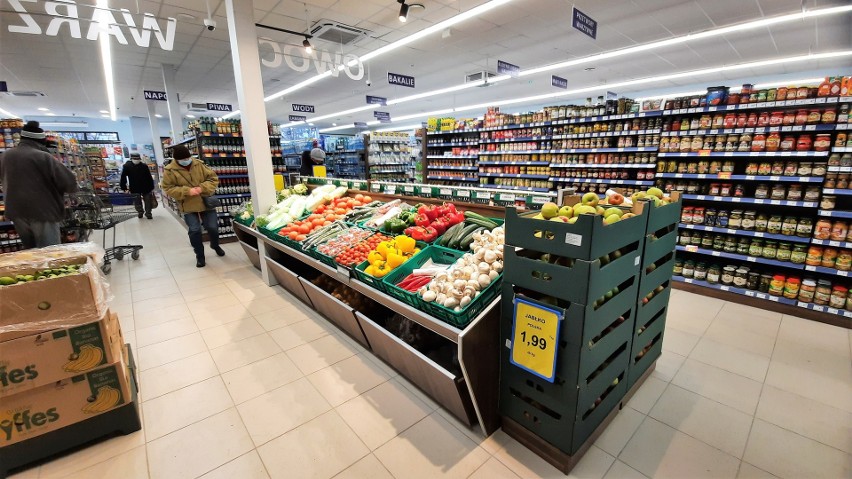 Opole. Sklep Tomi Markt na Zaodrzu powstał w miejscu dawnego...