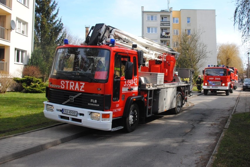 Pożar w bloku na osiedlu mieszkaniowym w Krzeszowicach